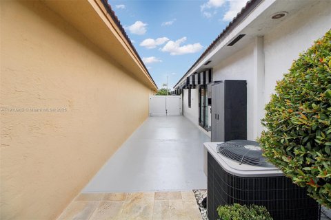 Купить виллу или дом в Майами-Лейкс, Флорида 3 спальни, 175.49м2, № 1971279 - фото 28