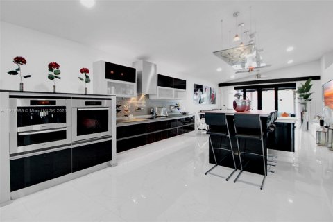Купить виллу или дом в Майами-Лейкс, Флорида 3 спальни, 175.49м2, № 1971279 - фото 14