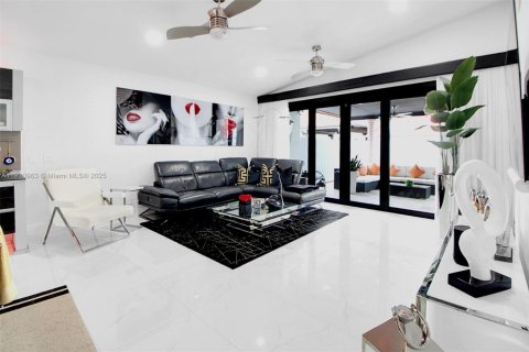 Купить виллу или дом в Майами-Лейкс, Флорида 3 спальни, 175.49м2, № 1971279 - фото 7