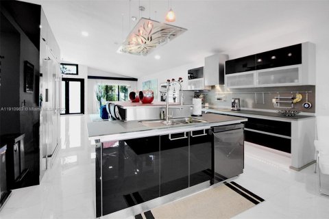 Купить виллу или дом в Майами-Лейкс, Флорида 3 спальни, 175.49м2, № 1971279 - фото 16