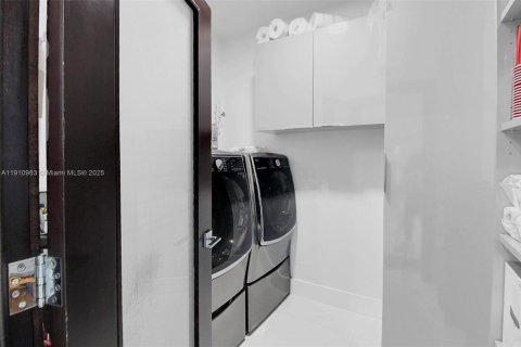 Купить виллу или дом в Майами-Лейкс, Флорида 3 спальни, 175.49м2, № 1971279 - фото 27