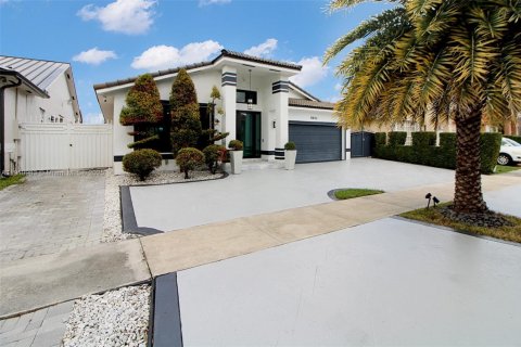 Купить виллу или дом в Майами-Лейкс, Флорида 3 спальни, 175.49м2, № 1971279 - фото 4