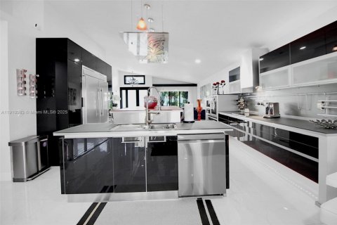 Купить виллу или дом в Майами-Лейкс, Флорида 3 спальни, 175.49м2, № 1971279 - фото 15