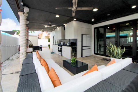 Купить виллу или дом в Майами-Лейкс, Флорида 3 спальни, 175.49м2, № 1971279 - фото 23