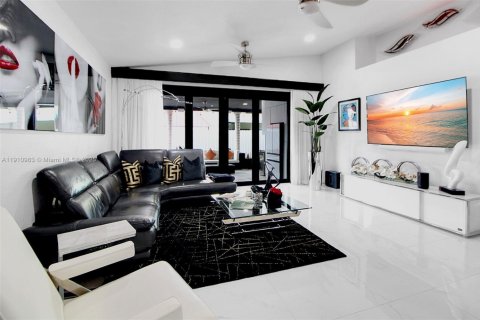 Купить виллу или дом в Майами-Лейкс, Флорида 3 спальни, 175.49м2, № 1971279 - фото 6