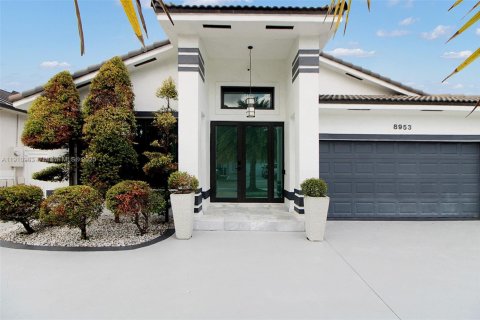 Купить виллу или дом в Майами-Лейкс, Флорида 3 спальни, 175.49м2, № 1971279 - фото 1