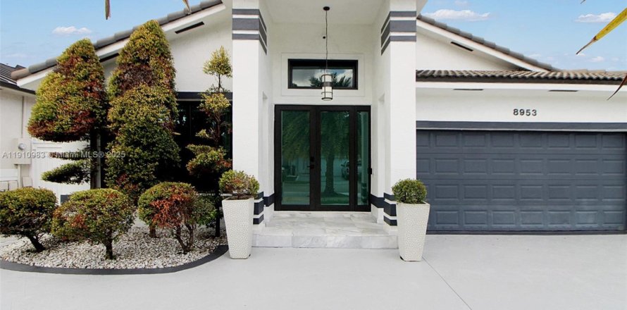 Дом в Майами-Лейкс, Флорида 3 спальни, 175.49м2 № 1971279