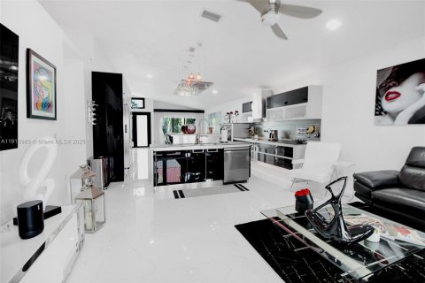 Купить виллу или дом в Майами-Лейкс, Флорида 3 спальни, 175.49м2, № 1971279 - фото 12