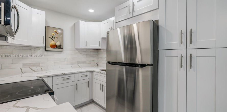 Condominio en Coral Springs, Florida, 2 dormitorios № 1896291