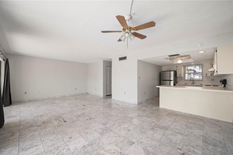 Copropriété à vendre à Punta Gorda, Floride: 2 chambres, 123.19 m2 № 2147636 - photo 12
