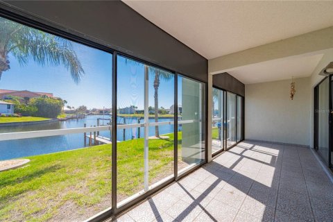 Copropriété à vendre à Punta Gorda, Floride: 2 chambres, 123.19 m2 № 2147636 - photo 17