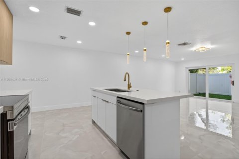 Villa ou maison à vendre à Deerfield Beach, Floride: 3 chambres, 154.68 m2 № 1966344 - photo 21