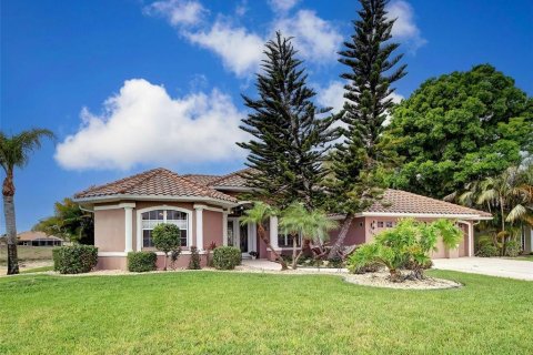 Casa en North Port, Florida 4 dormitorios, 225.57 m2 № 2205953