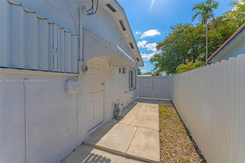 Casa en venta en Miami, Florida, 4 dormitorios, 167.04 m2 № 1728010 - foto 23