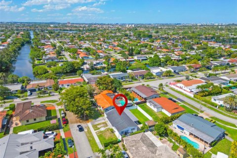 Casa en venta en Miami, Florida, 4 dormitorios, 167.04 m2 № 1728010 - foto 30