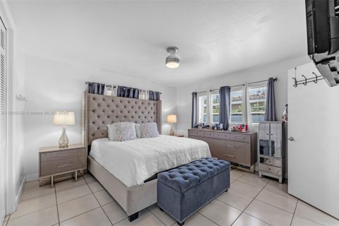 Casa en venta en Miami, Florida, 4 dormitorios, 167.04 m2 № 1728010 - foto 19