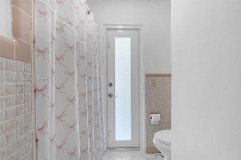 Casa en venta en Miami, Florida, 4 dormitorios, 167.04 m2 № 1728010 - foto 13