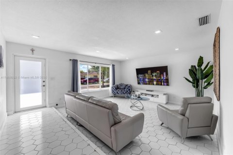 Casa en venta en Miami, Florida, 4 dormitorios, 167.04 m2 № 1728010 - foto 4