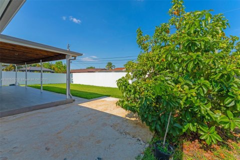 Casa en venta en Miami, Florida, 4 dormitorios, 167.04 m2 № 1728010 - foto 28