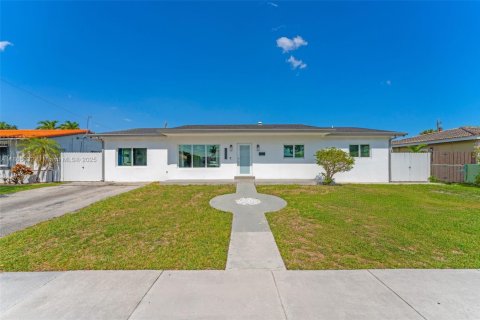 Casa en venta en Miami, Florida, 4 dormitorios, 167.04 m2 № 1728010 - foto 1