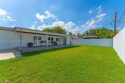 Casa en venta en Miami, Florida, 4 dormitorios, 167.04 m2 № 1728010 - foto 27