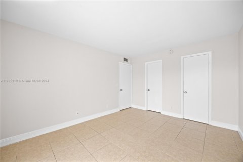Condo in Coral Springs, Florida, 2 bedrooms № 1962257 - photo 20