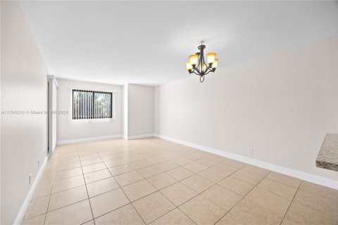 Condo in Coral Springs, Florida, 2 bedrooms № 1962257 - photo 8