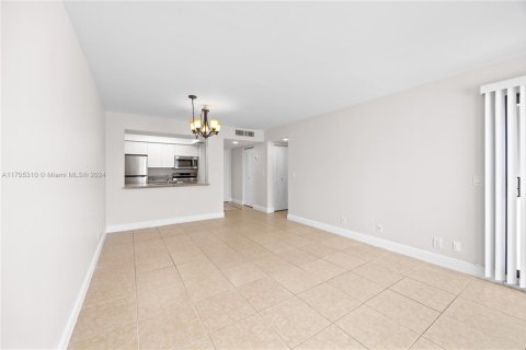 Condo in Coral Springs, Florida, 2 bedrooms № 1962257 - photo 9
