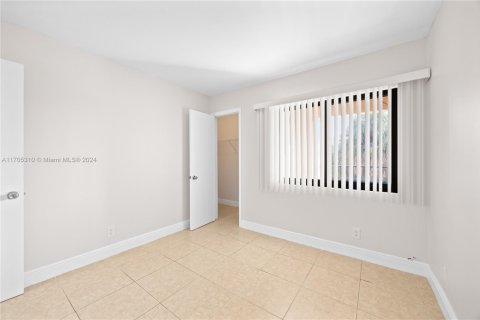 Condo in Coral Springs, Florida, 2 bedrooms № 1962257 - photo 17