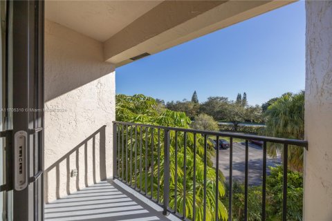 Condo in Coral Springs, Florida, 2 bedrooms № 1962257 - photo 25