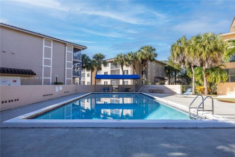 Condo in Coral Springs, Florida, 2 bedrooms № 1962257 - photo 1