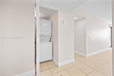 Condo in Coral Springs, Florida, 2 bedrooms № 1962257 - photo 13