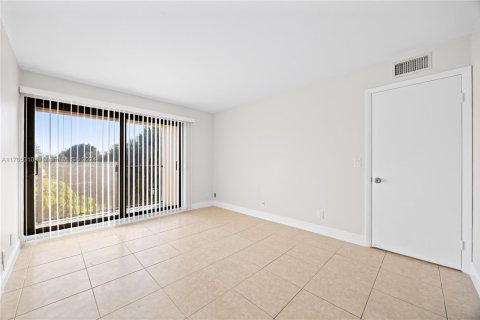 Condo in Coral Springs, Florida, 2 bedrooms № 1962257 - photo 24