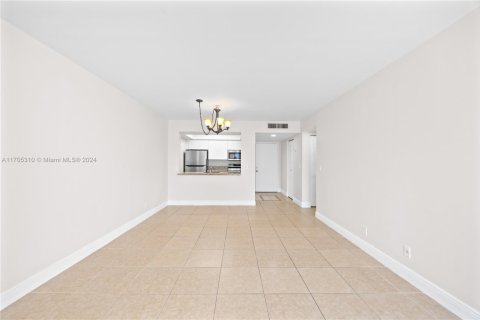 Condo in Coral Springs, Florida, 2 bedrooms № 1962257 - photo 10