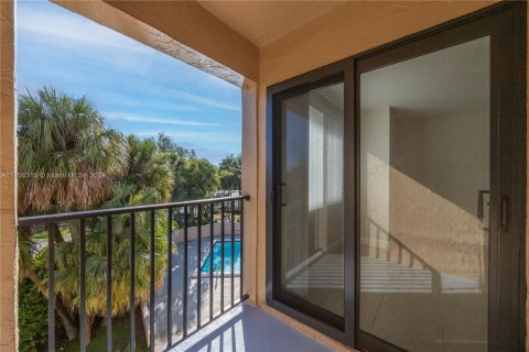 Condo in Coral Springs, Florida, 2 bedrooms № 1962257 - photo 12