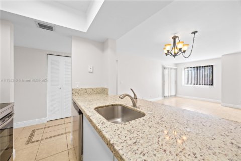 Condo in Coral Springs, Florida, 2 bedrooms № 1962257 - photo 5