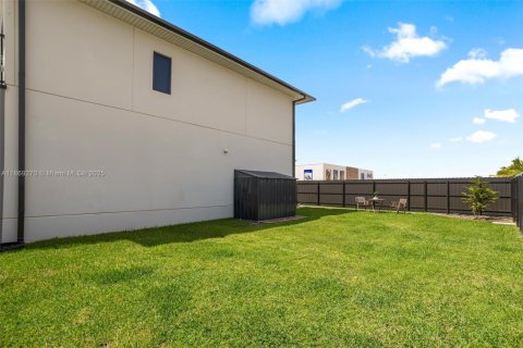 House in Florida City, Florida 5 bedrooms, 176.7 sq.m. № 1979531 - photo 15