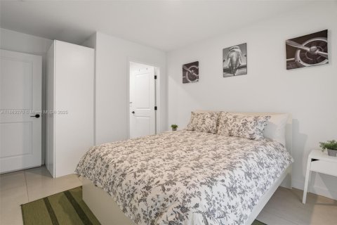 House in Florida City, Florida 5 bedrooms, 176.7 sq.m. № 1979531 - photo 17