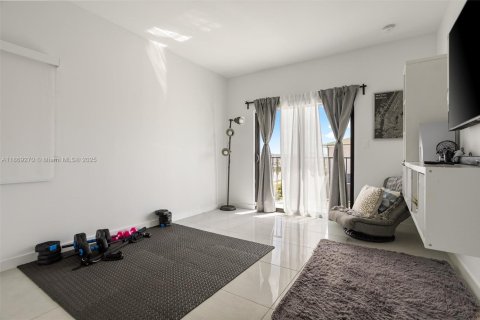 House in Florida City, Florida 5 bedrooms, 176.7 sq.m. № 1979531 - photo 28