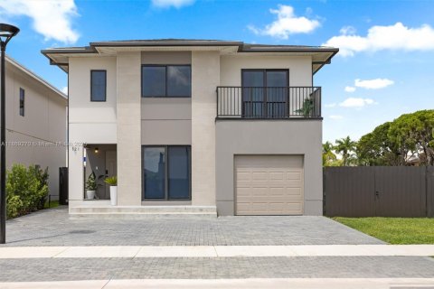 House in Florida City, Florida 5 bedrooms, 176.7 sq.m. № 1979531 - photo 10