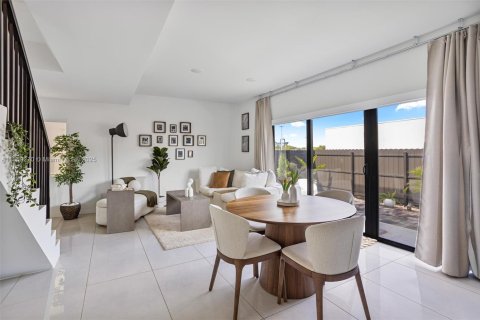 House in Florida City, Florida 5 bedrooms, 176.7 sq.m. № 1979531 - photo 5