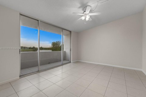 Adosado en venta en Miami, Florida, 3 dormitorios, 151.24 m2 № 1966760 - foto 14