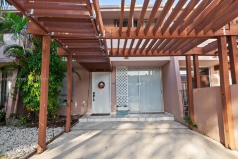 Adosado en venta en Miami, Florida, 3 dormitorios, 151.24 m2 № 1966760 - foto 5