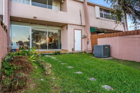 Adosado en venta en Miami, Florida, 3 dormitorios, 151.24 m2 № 1966760 - foto 25