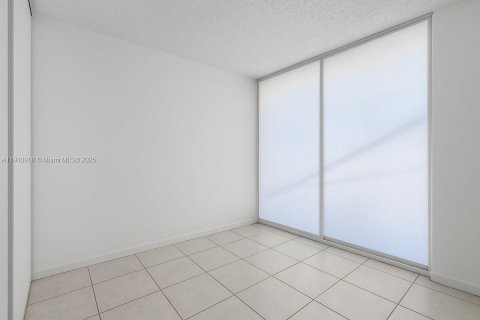 Adosado en venta en Miami, Florida, 3 dormitorios, 151.24 m2 № 1966760 - foto 22