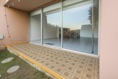 Adosado en venta en Miami, Florida, 3 dormitorios, 151.24 m2 № 1966760 - foto 26