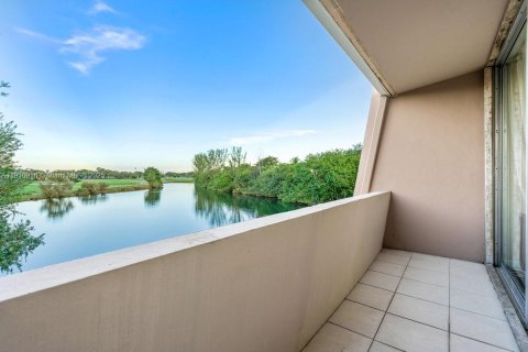 Adosado en venta en Miami, Florida, 3 dormitorios, 151.24 m2 № 1966760 - foto 15