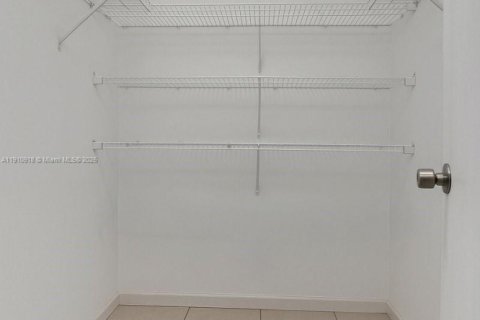 Adosado en venta en Miami, Florida, 3 dormitorios, 151.24 m2 № 1966760 - foto 21