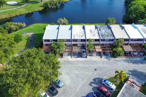 Adosado en venta en Miami, Florida, 3 dormitorios, 151.24 m2 № 1966760 - foto 28