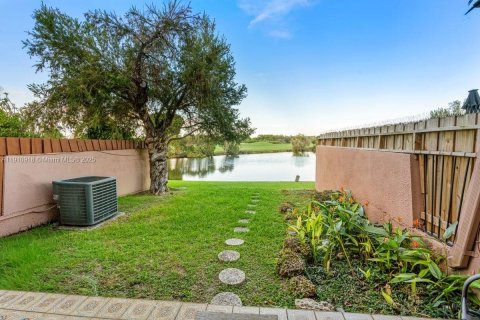 Adosado en venta en Miami, Florida, 3 dormitorios, 151.24 m2 № 1966760 - foto 24